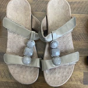 Orthaheel USA size 9 Velcro sandal.